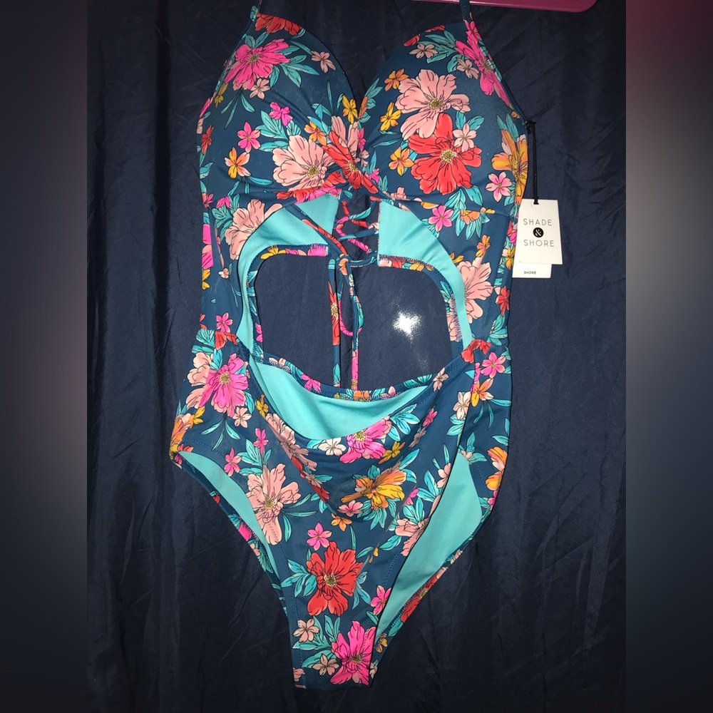 Shade & shore one piece/monokini swimsuit. Size 38B NWT